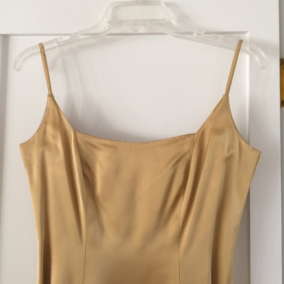 Glamorous gold formal gown - Picture 2 of 4